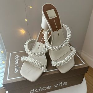 Dolce Vita V-Noel-W Vanilla Pearls Size 8W